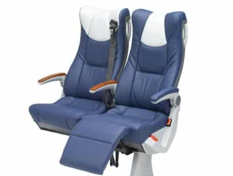 coach seat belts